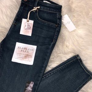 Jessica Simpson Flawless Flex Skinny Jeans NWT